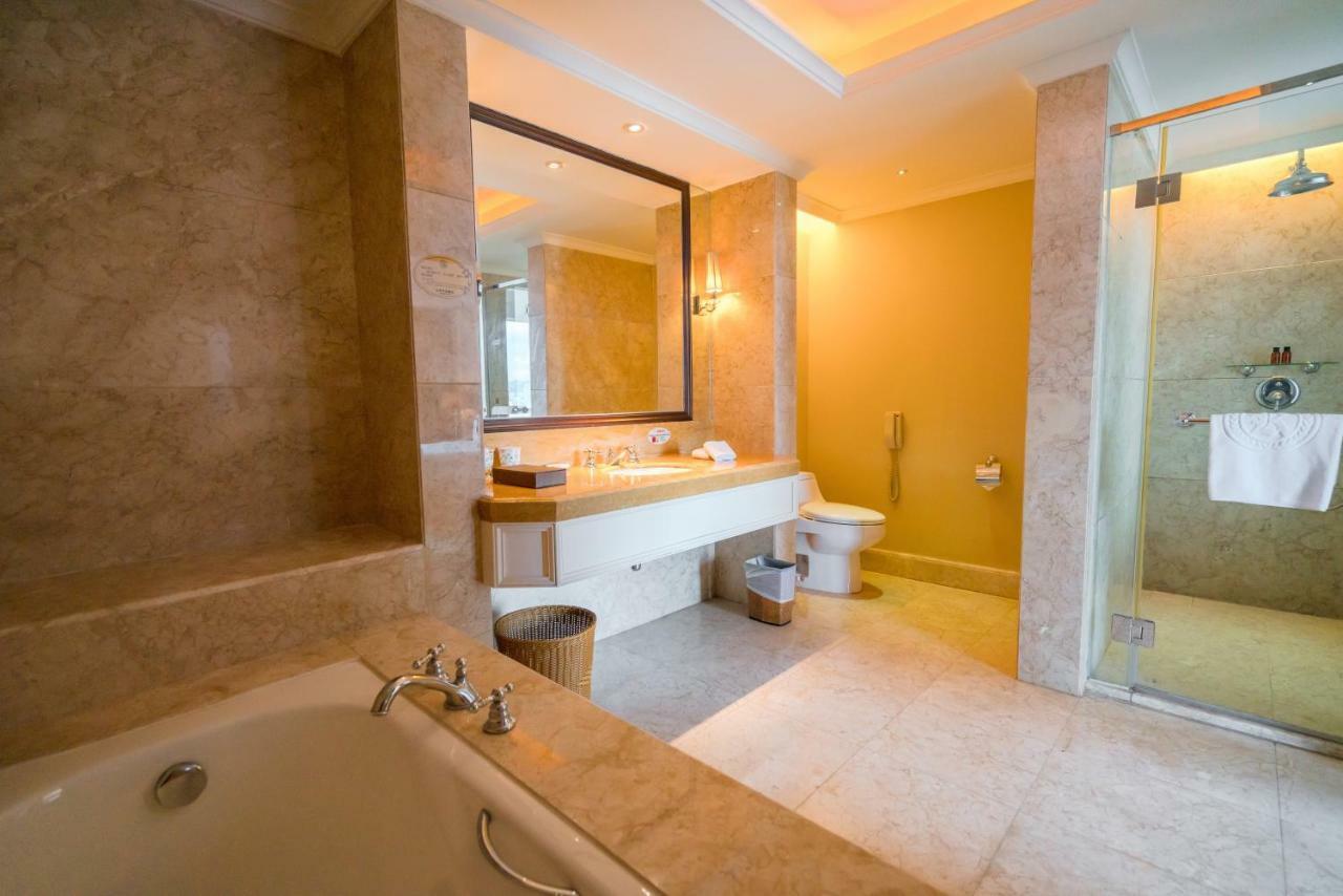 King Century Hotel Zhongshan  Bagian luar foto
